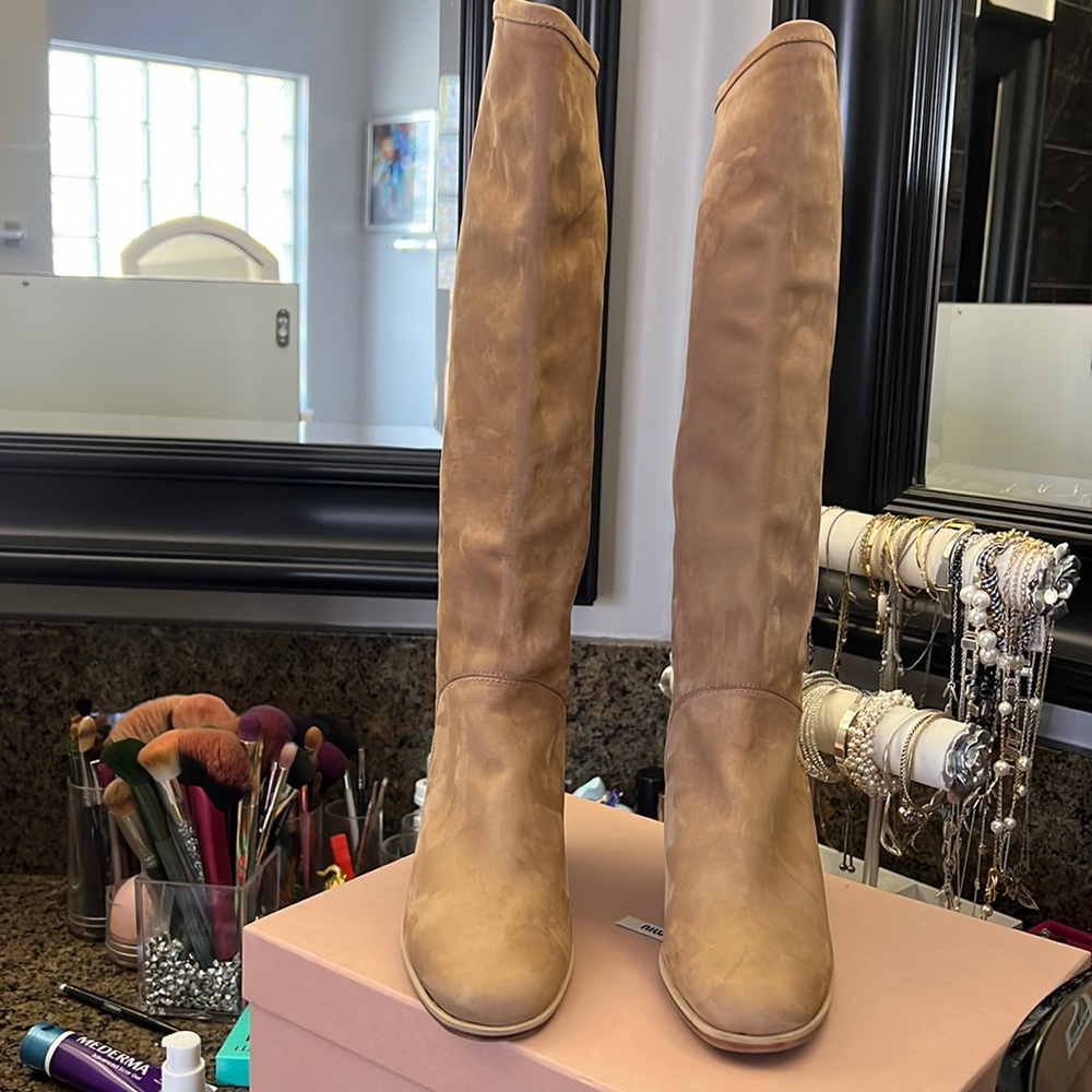 Like new condition boots